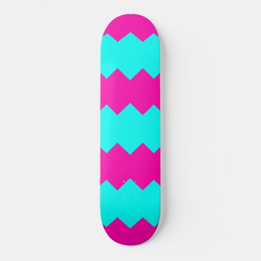 Roze & Hemelblauw Zig Zag Streeppatroon Skateboard (Voorkant)