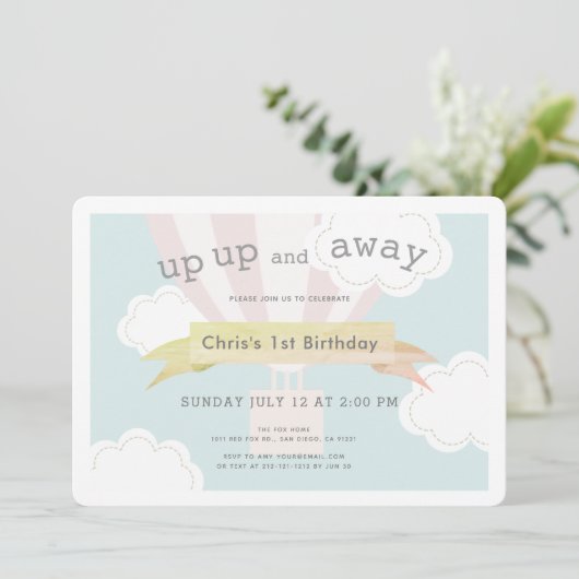 Roze hete luchtballon omhoog en weg 1e verjaardag kaart (Staand voorkant)