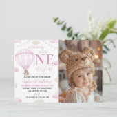 Roze Hete Luchtballon Verjaardag Foto uitnodiging (Staand voorkant)