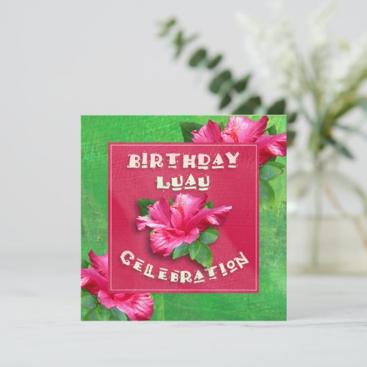 Roze Hibiscus Birthday Luau Party Invitations Kaart (Staand voorkant)