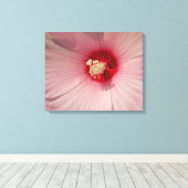 Roze Hibiscus Bloem Close-up Foto Enkele Print (Insitu (Houten vloer))