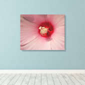 Roze Hibiscus Bloem Close-up Foto Enkele Print (Insitu (Houten vloer))
