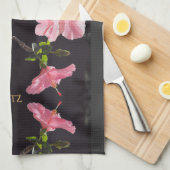 Roze Hibiscus op Black Theedoek (Quarter Fold)