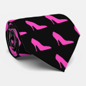 Roze hiel op zwart stropdas (Opgerold)