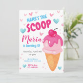 Roze Hier is de scoop Kids Verjaardag Uitnodiging (Staand voorkant)