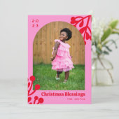 Roze Holly bessen Kerstmis foto boog Feestdagenkaart (Staand voorkant)