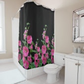 Roze Hollyhocks op Black Douchegordijn (In situ)