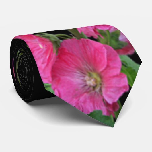 Roze Hollyhocks op Black Stropdas (Opgerold)