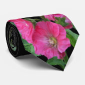 Roze Hollyhocks op Black Stropdas (Opgerold)