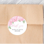 Roze hortensia Gepersonaliseerd huwelijksgunst Ronde Sticker<br><div class="desc">Dit prachtige ontwerp is voorzien van waterverf hortensia bloemen en uw aangepaste tekst. Gebruik de sjabloon om uw gegevens in te vullen. De functie "Aanpassen" kan worden gebruikt om het lettertype (grootte,  stijl,  kleur) te wijzigen,  meer tekstregels toe te voegen of de lay-out te wijzigen.</div>