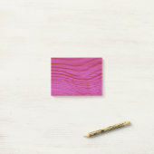 Roze houtnerf post-it® notes (Op bureau)