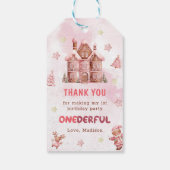 Roze huis van gemberkoek Kerst Eerste Verjaardag Cadeaulabel (Achterkant)