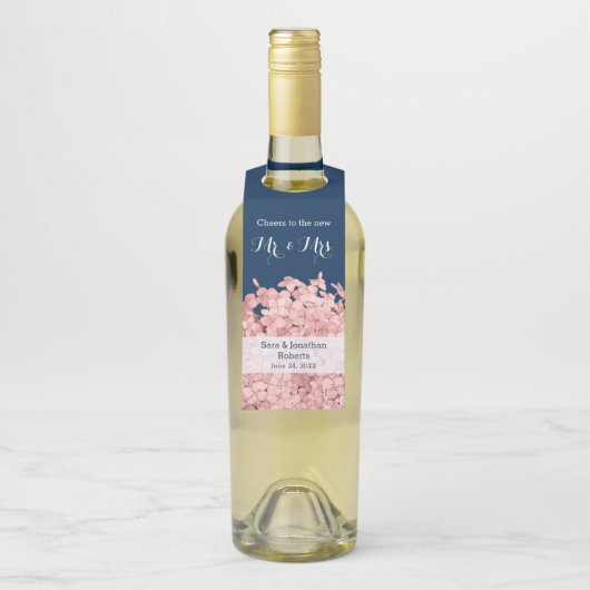 Roze hydrangea op marineblauw gepersonaliseerd huw flessenhanger (Op fles)