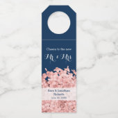 Roze hydrangea op marineblauw gepersonaliseerd huw flessenhanger (Voorkant)