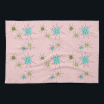 Roze Iconische atoompuistjes keukenhanddoek<br><div class="desc">Dit roze Iconische atoomstartbarstingen maken keukenhanddoek (grote afdruk) met iconische atomaire sterrenbursts. Dat klopt! De oude school, First Lady Pink, met gouden gekleurde achtergrond, is de perfecte achtergrond voor de levendige turquoise, het verzachten van selderij en kitschy peren groene cirkels. De vlekken van kleur worden sporadisch geplaatst in diverse grootte...</div>
