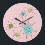 Roze iconische atoomstoten acrylwandklok grote klok<br><div class="desc">Deze roze Iconische atoomstoot rondom het acrylwandklokpatroon is voorzien van iconische atomaire sterrenbursts. Dat klopt! De oude school, First Lady Pink, met gouden gekleurde achtergrond, is de perfecte achtergrond voor de levendige turquoise, het verzachten van selderij en kitschy peren groene cirkels. De vlekken van kleur worden sporadisch geplaatst in diverse...</div>