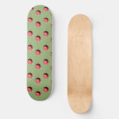 Roze ijsbekertjes op groen persoonlijk skateboard (Voorkant)