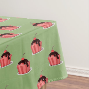 Roze ijsbekertjes op groen tafelkleed