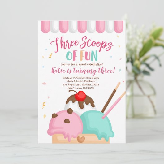 Roze ijsje drie scoopjes met leuke verjaardag kaart (Staand voorkant)