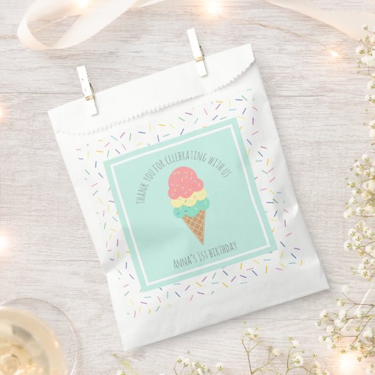 Roze ijsje, snoer en sproinkles, een verjaardag bedankzakje (Geknipt)