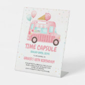 Roze Ijsvrachtwagen Tijd Capsule Teken Reclamebord Met Voetstuk (Voorkant)