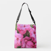 Roze Impatiens Basken in Licht Crossbody Tas (Achterkant)