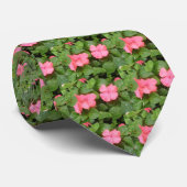 Roze Impatiens Bloemen Bloemstuk Das (Opgerold)