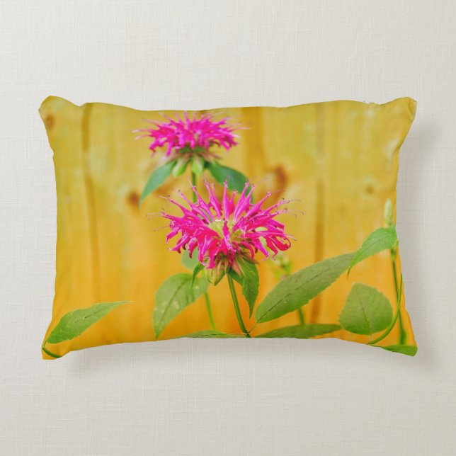 Roze in geel accent kussen (Voorkant)
