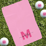 Roze Initiaal naam monogram Golfhanddoek<br><div class="desc">Creëer uw eigen gepersonaliseerde aangepaste roze moderne scriptnaam Monogram golfhanddoek. Deze super girly golfhanddoek is voorzien van een stijlvol monogram design met een plat hot pink initiaal op een leuke, vrolijke roze achtergrond en een klassieke zwarte scriptnaam voor een gepersonaliseerde touch. Deze handdoek is aan één kant bedrukt en voegt...</div>