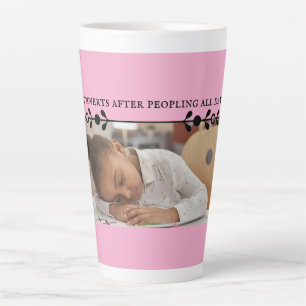 Roze introverte meme latte Mok