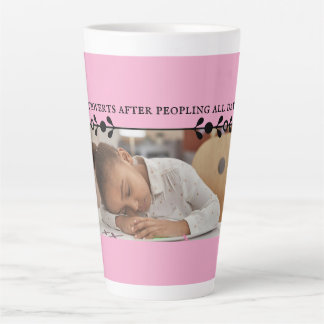 Roze introverte meme latte Mok