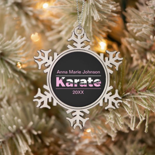 Roze Karate Martial Arts Moderne Typografie Tin Sneeuwvlok Ornament (Boom)