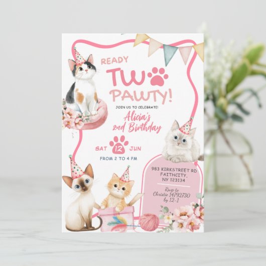 Roze kat klaar twee pawty 2e verjaardag uitnodigin kaart (Staand voorkant)