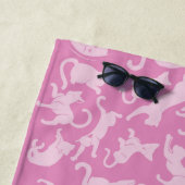 Roze kat patroon strandlaken (In situ)