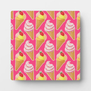 Roze Kawaii-patroon met aardbeienijs Fotoplaat