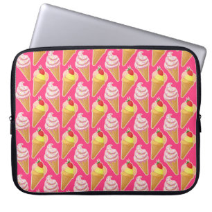 Roze Kawaii-patroon met aardbeienijs Laptop Sleeve