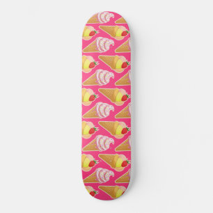 Roze Kawaii-patroon met aardbeienijs Persoonlijk Skateboard