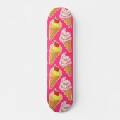 Roze Kawaii-patroon met aardbeienijs Persoonlijk Skateboard (Voorkant)