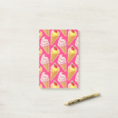 Roze Kawaii-patroon met aardbeienijs Post-it® Notes (Op bureau)