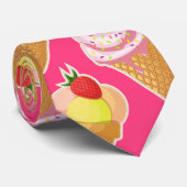 Roze Kawaii-patroon met aardbeienijs Stropdas (Opgerold)