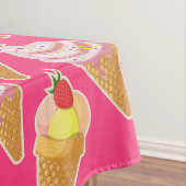 Roze Kawaii-patroon met aardbeienijs Tafelkleed (Voorbeeld)