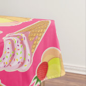 Roze Kawaii-patroon met aardbeienijs Tafelkleed (Voorbeeld)