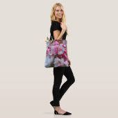 Roze kersbloesems tote bag (Op model)