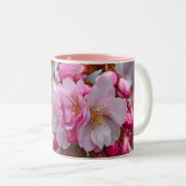 Roze kersbloesems tweekleurige koffiemok (Voorkant rechts)