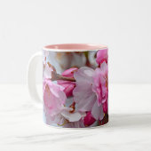 Roze kersbloesems tweekleurige koffiemok (Voorkant links)