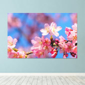 Roze kersenbloesems aan een boom in de lente canvas afdruk (Insitu (Houten vloer))