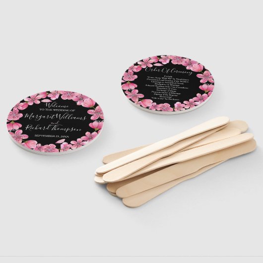 Roze kersenbloesems op zwart trouwprogramma handwaaier (Niet-gemonteerd)