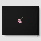 Roze kersenbloesems op zwarte bruiloft gastenboek (Achterkant)