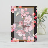 Roze Kersenbloesems Zwarte Achtergrond Uitnodiging (Staand voorkant)