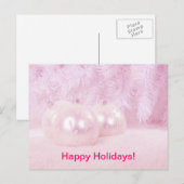 Roze kerstballen op sneeuw met roze achtergrond feestdagenkaart (Voorkant / Achterkant)